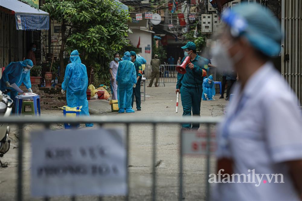 Hà Nội: Phong tỏa khu dân cư 800 dân ở phường Phúc Xá vì một gia đình 4 người dương tính SARS-CoV-2-8