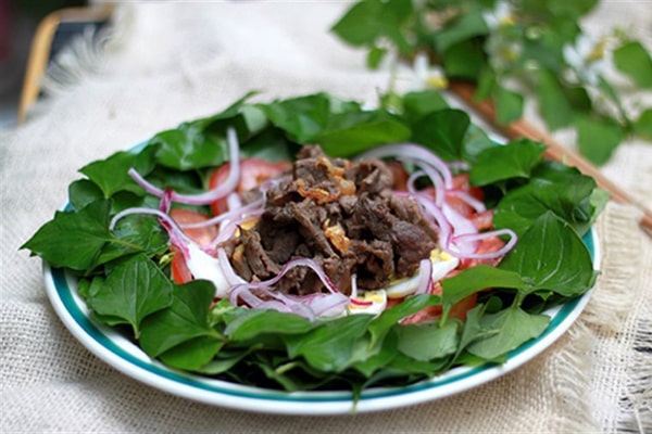 Loại rau tanh ngòm, mọc khắp vườn, trước dùng cho lợn ăn, mang sang Trung Quốc quý như vàng-4