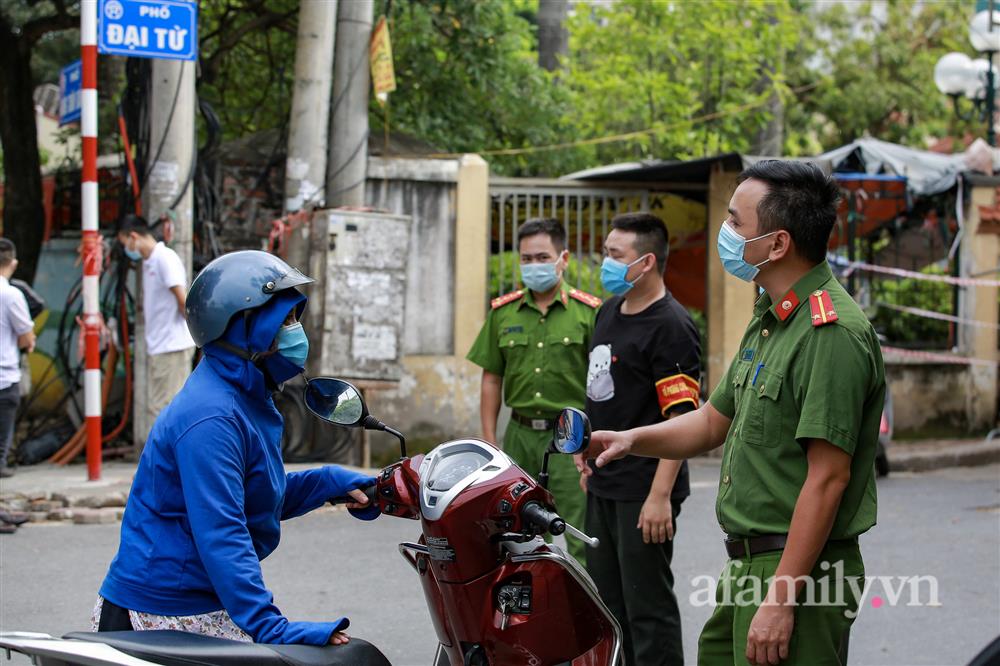 Hà Nội: Phong tỏa chợ Đại Từ vì có tiểu thương nghi mắc COVID-19-2