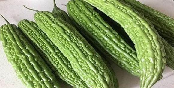 Khi mua mướp đắng thì mua quả thẳng hay cong? Người nông dân trồng rau: Hãy xem 4 điểm, đừng nhầm nhé-1