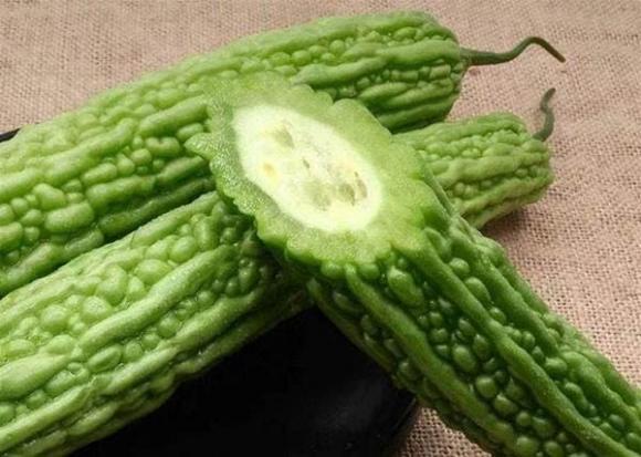 Khi mua mướp đắng thì mua quả thẳng hay cong? Người nông dân trồng rau: Hãy xem 4 điểm, đừng nhầm nhé-2