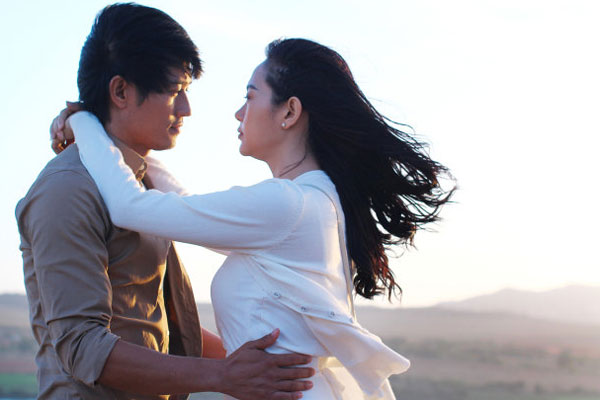 Tôi giật mình khi bước vào phòng của người yêu bởi anh treo loạt hình ảnh vô cùng nóng mắt-2