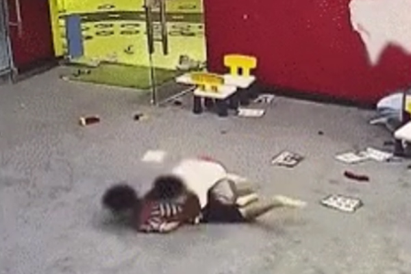 Đình chỉ một nữ giáo viên lộ hình ảnh nóng trong lúc tập huấn trực tuyến-2