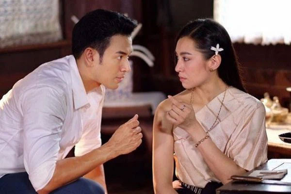 Vợ phát hiện loạt tin nhắn nhạy cảm, tồi tệ của chồng với hội bạn thân,&nbsp;cú ấn nút duy nhất xoay chuyển tình thế khiến anh ta sáng mắt-1