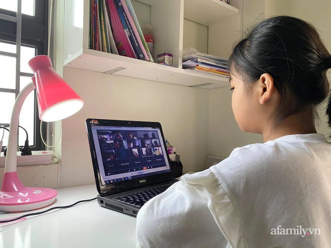 Con học online cả ngày, mắt đỏ hoe trông rõ thương: Bố mẹ làm ngay 5 cách này giúp mắt con đỡ mỏi hơn hẳn-2