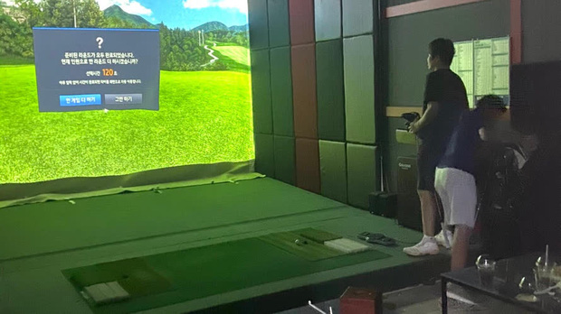 Bắt quả tang 25 người chơi golf 3D trong trung tâm thương mại-1