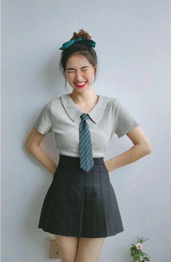 Hòa Minzy dạo này chăm biến hình thế: Lúc thì đằm thắm chuẩn mẹ bỉm, khi lại hóa nữ sinh trung học cực xì tin-1