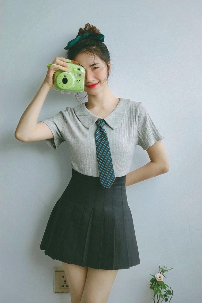 Hòa Minzy dạo này chăm biến hình thế: Lúc thì đằm thắm chuẩn mẹ bỉm, khi lại hóa nữ sinh trung học cực xì tin-2