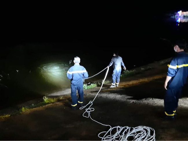 Tin sốc vụ chồng cầm dao chém vợ cũ hàng chục nhát rồi bỏ chạy: Người chồng đã nhảy xuống hồ tự tử-2