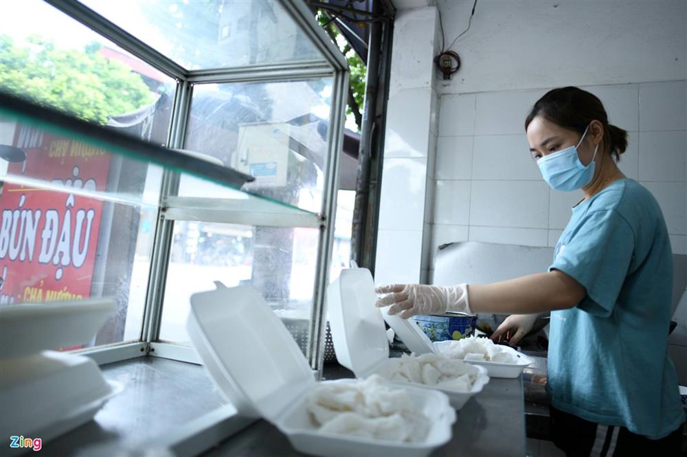 Hàng bún đậu ở Hà Nội vừa mở đã bán hơn trăm suất mang đi-3