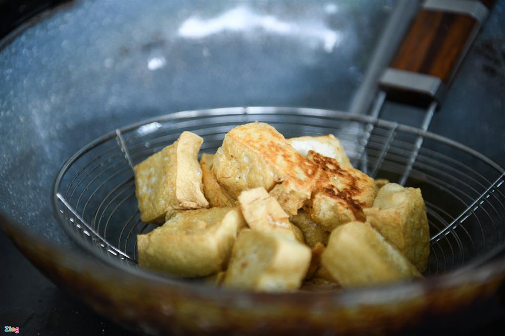 Hàng bún đậu ở Hà Nội vừa mở đã bán hơn trăm suất mang đi-4