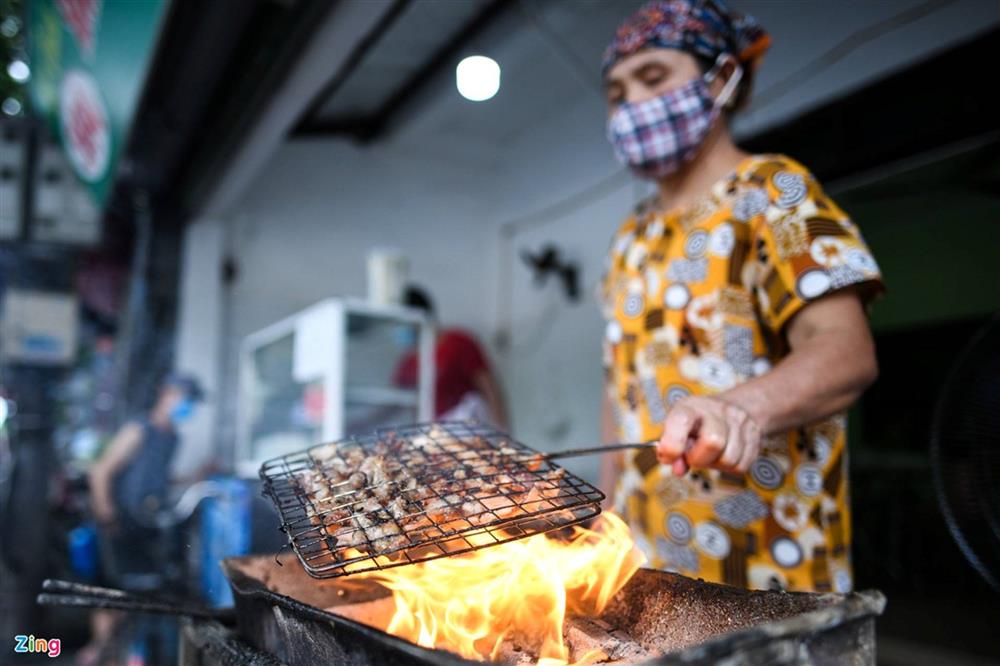 Hàng bún đậu ở Hà Nội vừa mở đã bán hơn trăm suất mang đi-5