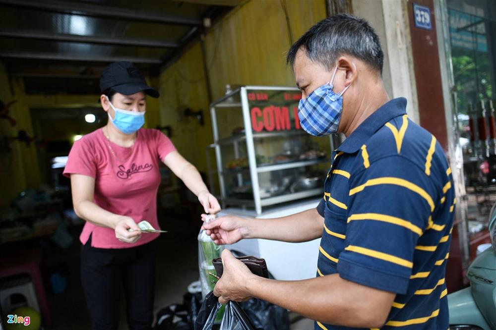 Hàng bún đậu ở Hà Nội vừa mở đã bán hơn trăm suất mang đi-10