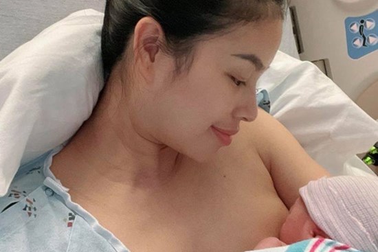 Hình ảnh đầu tiên của Phạm Hương cùng em bé thứ hai, 