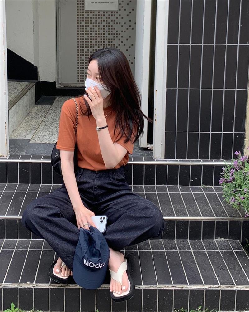 4 kiểu áo chị em nhất định nên mua dáng oversized để trông trẻ trung, sang xịn mịn hơn-10