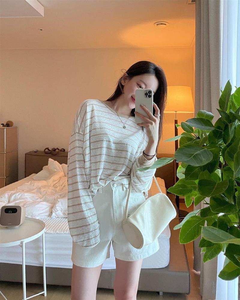 4 kiểu áo chị em nhất định nên mua dáng oversized để trông trẻ trung, sang xịn mịn hơn-11