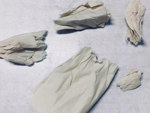 Con trai hỏi gia đình chúng ta có giàu không?”, người mẹ chỉ dùng một mẩu giấy vệ sinh để trả lời nhưng vô cùng thấu đáo-3