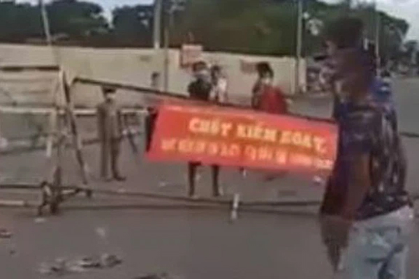 Ăn chặn tiền hỗ trợ người bị ảnh hưởng bởi COVID-19, phó trưởng khu phố ở Bình Tân bị khởi tố-1