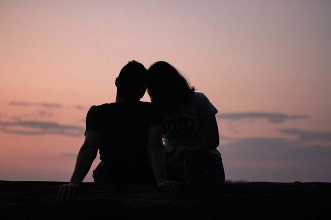 Một cặp vợ chồng sao hạng A Vbiz bị tố thường xuyên đánh bài ở du thuyền, thua đến 200.000 USD?-1