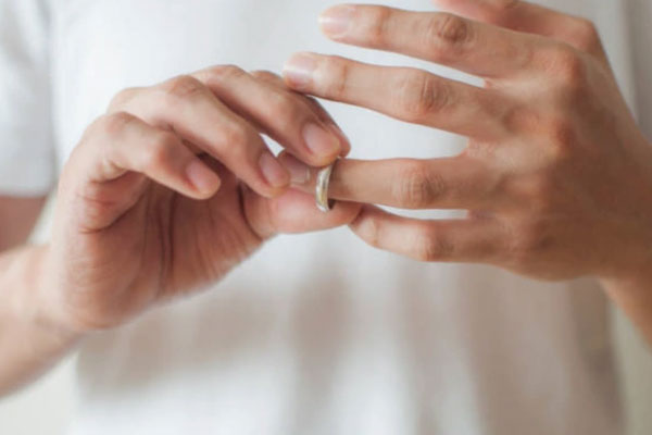 Gia đình khó khăn nhưng vợ vẫn kiên quyết sinh thêm con, sự thật chỉ vỡ lở khi em vợ đưa cho tôi 200 triệu-2