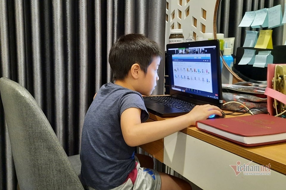 Phụ huynh mong giảm môn, giảm thời gian học online với lớp 1-1