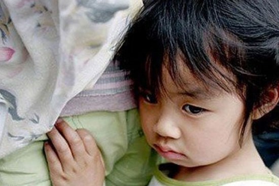 Trẻ nhút nhát, sống thiếu tự tin có thể do cha mẹ đã làm chưa tốt điều này