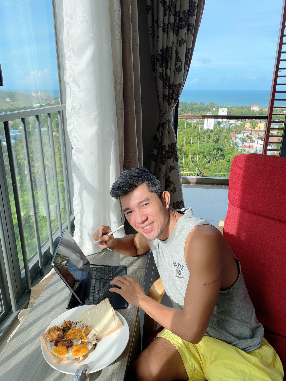 Lương Bằng Quang: 4 tháng kẹt ở Phú Quốc, làm bảo vệ, cọ toilet để mưu sinh-3