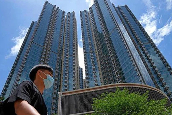 Đi tiêm vắc-xin Covid-19, một người trúng thưởng căn hộ trị giá 1,4 triệu USD-1