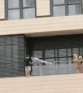 Người cha ôm con nhảy lầu tự tử ngay trong bệnh viện, lý do phía sau khiến ai cũng nghẹn lòng-1