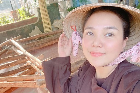Giang Kim Cúc đã làm gì mà lúc được ca ngợi là 