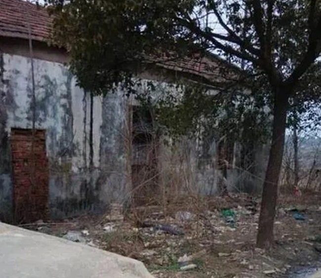 Hoa khôi phát điên vì mối tình bị cấm rồi bỗng nhiên biến mất, bi kịch sáng tỏ sau 5 năm từ tiếng hú rùng rợn trong nhà hoang-1