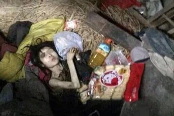 Học sinh tiểu học viết chữ xấu bị cô giáo rạch tay gây chấn động dư luận Trung Quốc-3