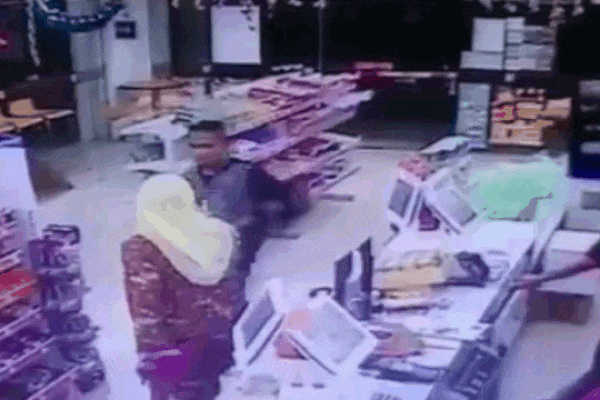 Nhờ người thân chăm sóc con nhỏ, nữ bác sĩ về Hà Nội chống dịch-1