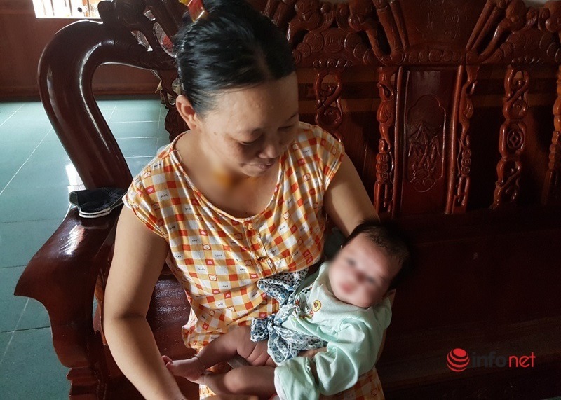 Cặp vợ chồng mất 2 con trai nghẹn lòng khi gặp bé sơ sinh bỏ trước cổng nhà-2