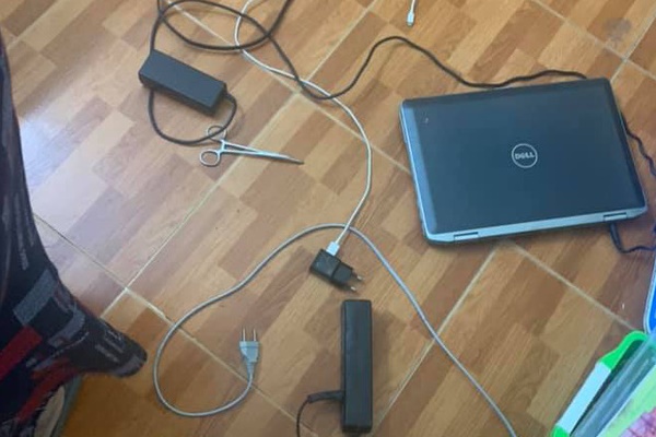 Đang đứng mua đồ ăn, 4 người gặp tai nạn thảm khốc vì bị dây điện cao thế rơi trúng người rồi phát nổ-2