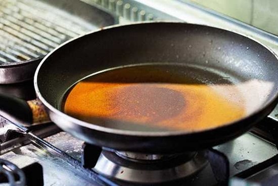 Xử lý dầu ăn thừa đúng cách, bảo vệ môi trường và sức khỏe