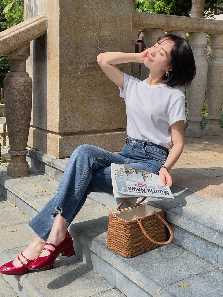 Chị em ngoài 30 phải ghim ngay 3 combo này khi mặc áo phông để không bị chê cưa sừng làm nghé-2