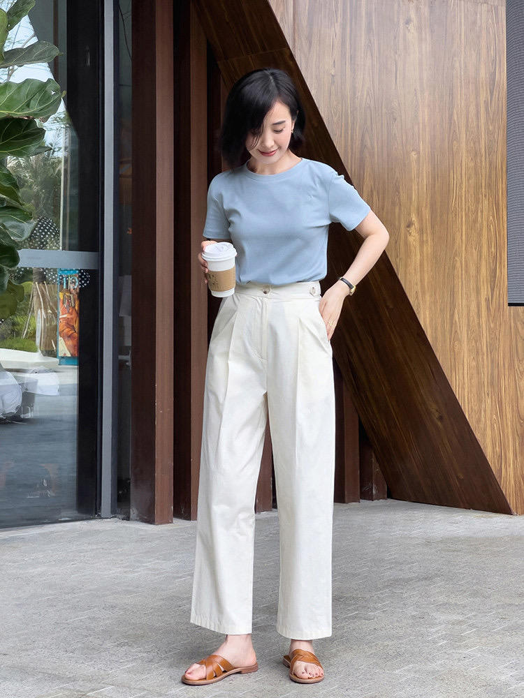 Chị em ngoài 30 phải ghim ngay 3 combo này khi mặc áo phông để không bị chê cưa sừng làm nghé-5