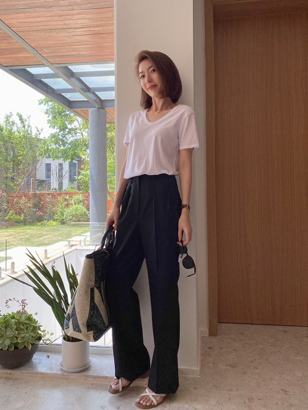 Chị em ngoài 30 phải ghim ngay 3 combo này khi mặc áo phông để không bị chê cưa sừng làm nghé-7