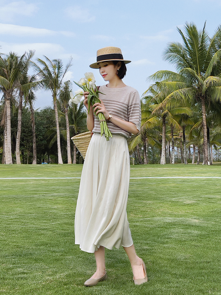 Chị em ngoài 30 phải ghim ngay 3 combo này khi mặc áo phông để không bị chê cưa sừng làm nghé-10