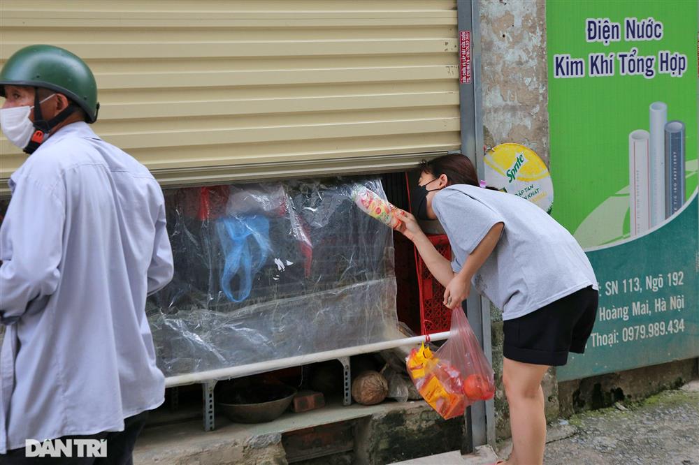 Những kiểu mua bán lạ mắt trong thời gian giãn cách xã hội ở Hà Nội-10