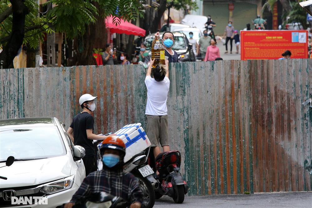 Những kiểu mua bán lạ mắt trong thời gian giãn cách xã hội ở Hà Nội-2