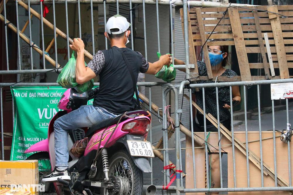 Những kiểu mua bán lạ mắt trong thời gian giãn cách xã hội ở Hà Nội-6