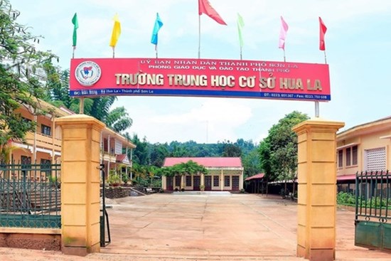 Đình chỉ một nữ giáo viên lộ hình ảnh