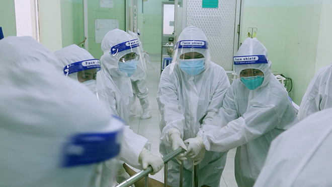 Nghẹn ngào Ranh giới - Cuộc chiến chống Covid-19: Khốc liệt, ám ảnh và những giây phút đầy xúc động-1