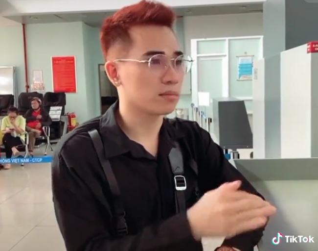 Công Vinh - Thủy Tiên tiếp tục bị tố vô trách nhiệm với người làm từ thiện cùng, bắt chờ đợi hàng tiếng rồi cho leo cây-1