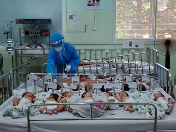 Giám đốc BV Hùng Vương: ‘Lấy ảnh các bé lúc đang chiếu đèn tắm rồi suy diễn thiếu tã sữa để kêu gọi từ thiện-2