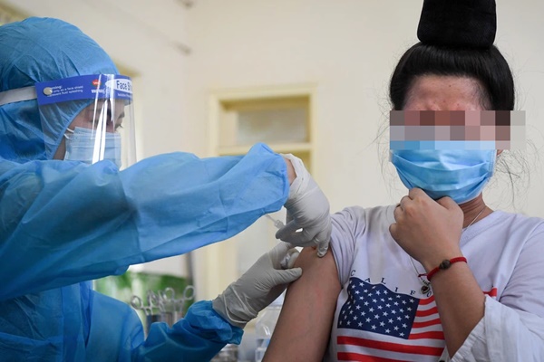 Đã tiêm vắc xin COVID-19 nhưng không có thông tin trên cổng thông tin tiêm chủng, sai thông tin... cần làm gì?-1