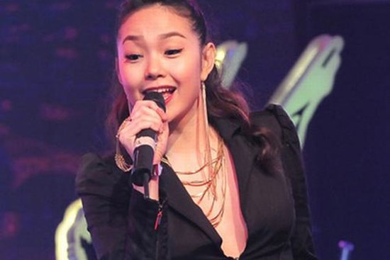 Khi vòng ngực sao Việt