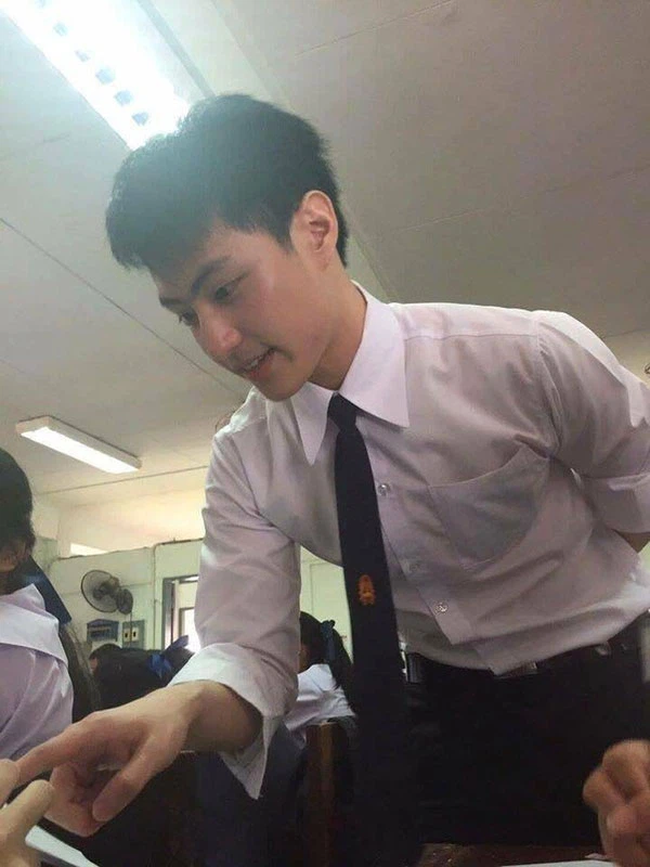 Chồng giáo viên đẹp trai bị nữ sinh bám đuôi tỏ tình, cô vợ tung chiêu độc khiến chồng hết hồn, đồng nghiệp thất kinh-2